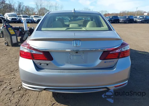 2017 Honda Accord Hybrid z USA, uszkodzony, nr VIN JHMCR6F31HC016272